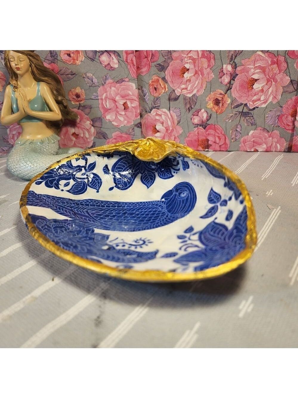 DECOUPAGE CLAM SHELL DECOUPAGE BLUE BIRD ON A CLAM SHELL TRINKET DISH - Picture 7 of 10
